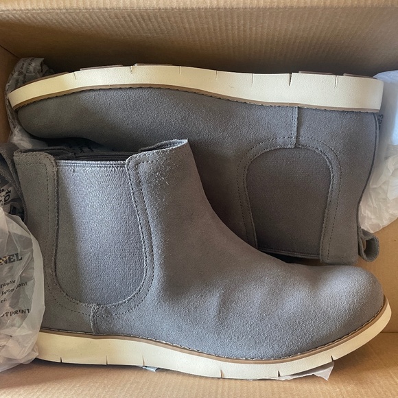 Brand New Timberland Women’s Lakeville Double Gore Chelsea Boot - Picture 5 of 13